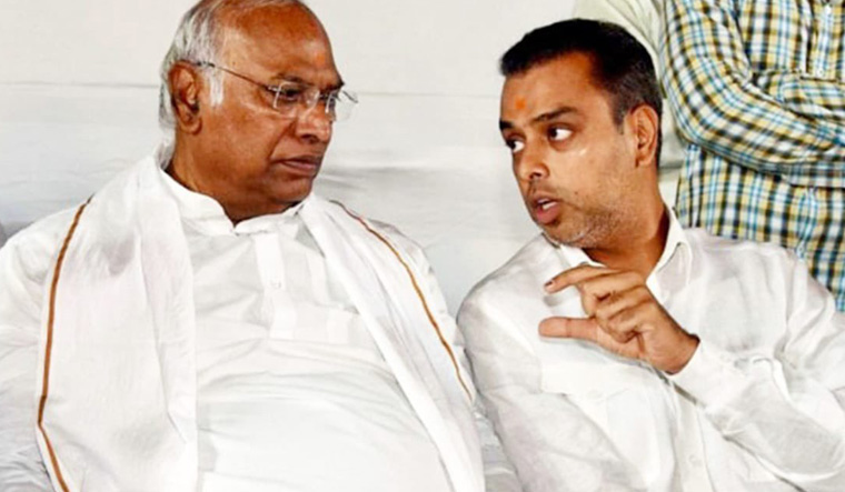 Milind Deora taking chunk of Congress party along to join Shinde's Shiv Sena - Vimarsana News
